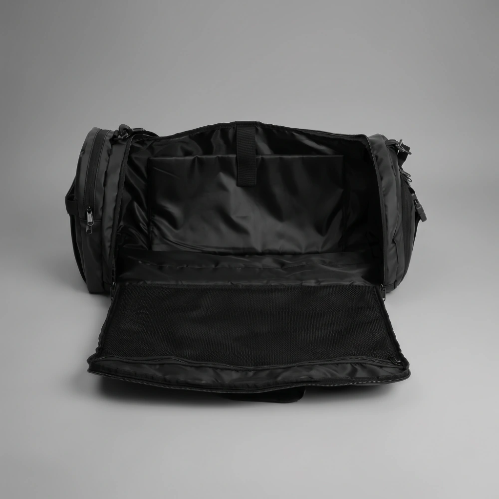 Bolso deportivo Atlas con el compartimento principal abierto en 180 grados